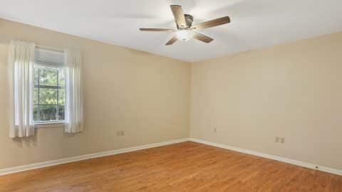 207 Debra - 20