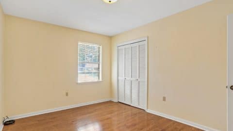 207 Debra - 26