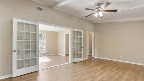 6 Leaning Oaks - 20