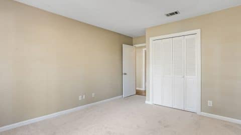 6 Leaning Oaks - 26