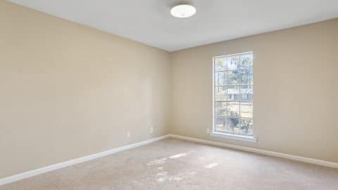 6 Leaning Oaks - 27