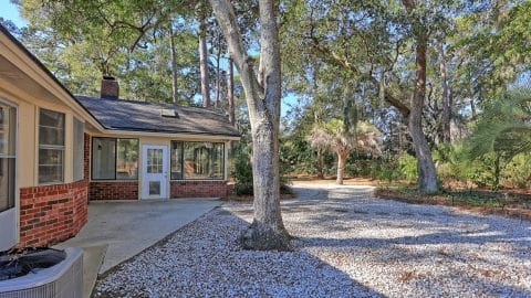6 Leaning Oaks - 35