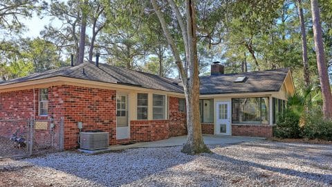6 Leaning Oaks - 36